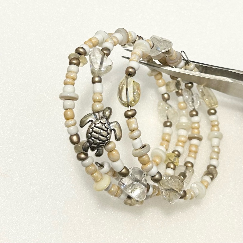 Rock Crystal Nuggets And White Glass Chips Memory Bracelet With Silver Turtle